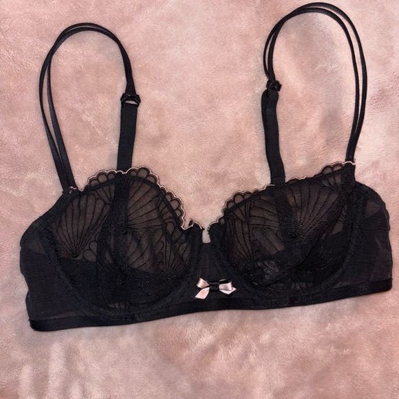 Black Bra - Picture 2 of 7